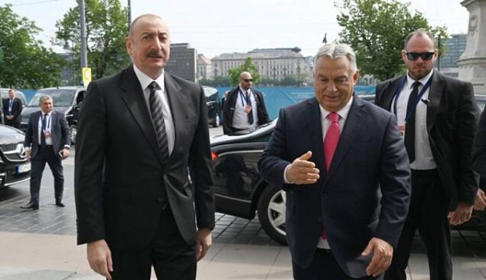 İlham Əliyev Budapeştdə mühüm iclasda çıxış etdi