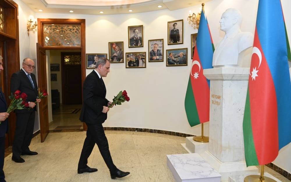 Ceyhun Bayramov Azərbaycanın İraqdakı səfirliyində olub