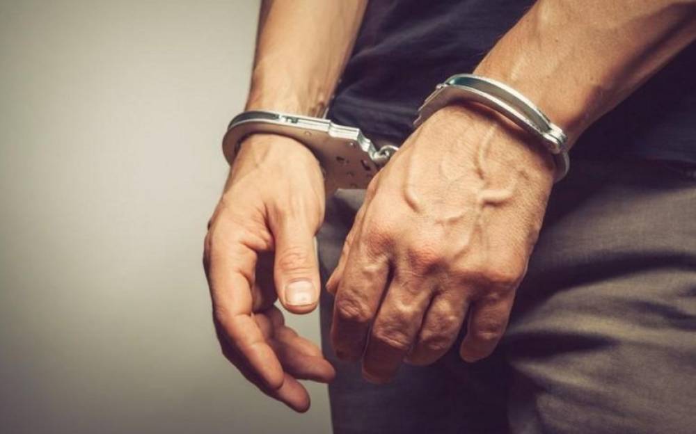 Bakıda avtobusun şüşəsini sındırmaqla əmlaka zərər vuran şəxs saxlanılıb