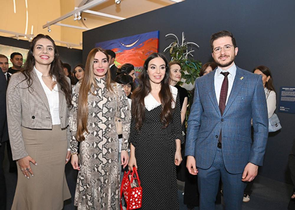 Leyla və Arzu Əliyevalar sərgidə iştirak etdilər 