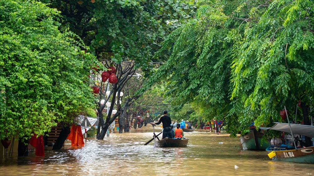 Vyetnamda daşqınlar və torpaq sürüşmələri nəticəsində ölənlərin sayı artdı