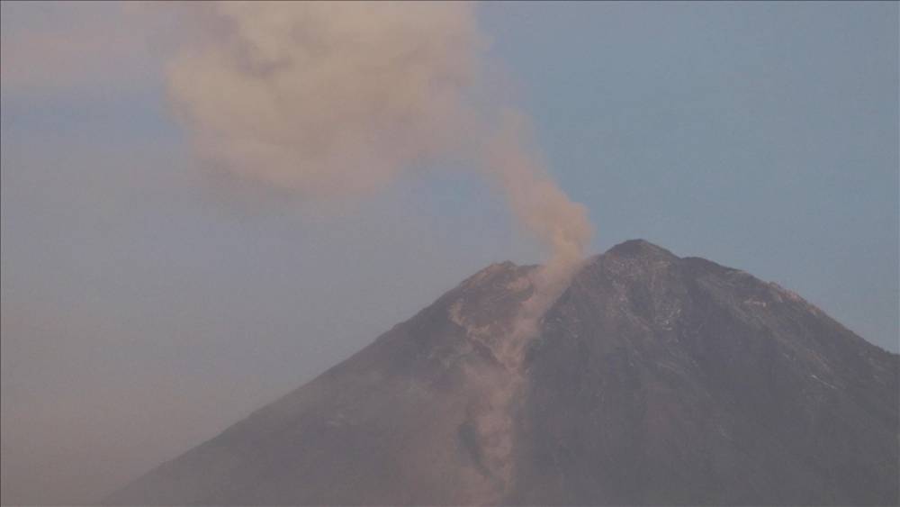İndoneziyada vulkan püskürdü