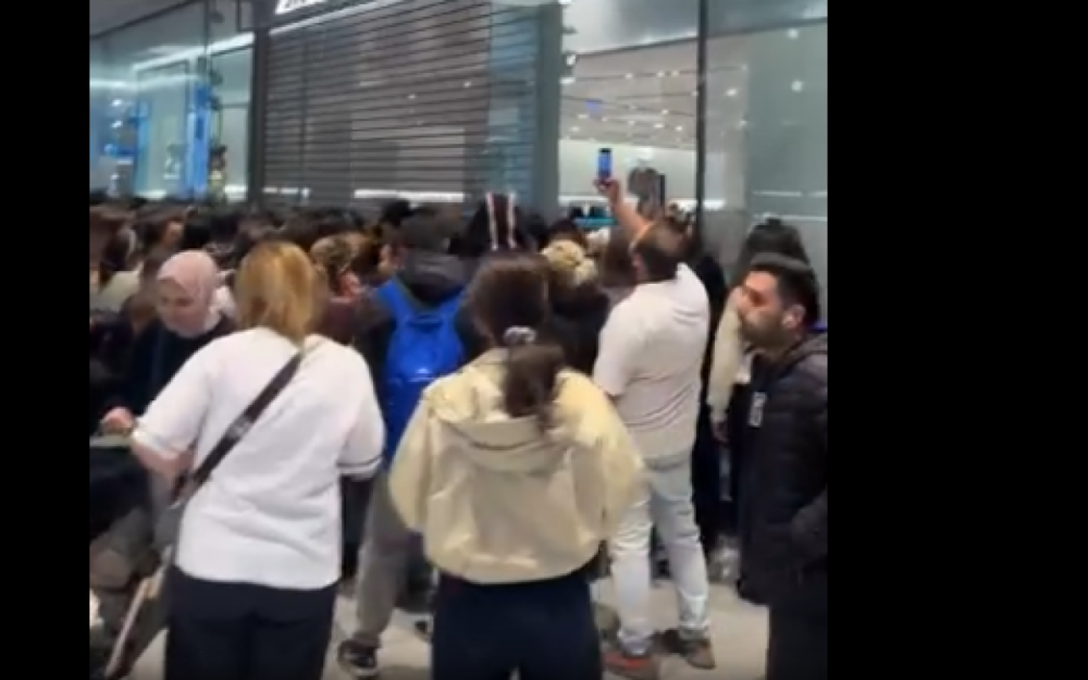 Bakıda “Qara Cümə” endirimləri izdihama səbəb oldu - VİDEO