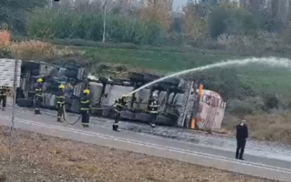 Bakı-Qazax yolunda yük maşını aşdı - VİDEO
