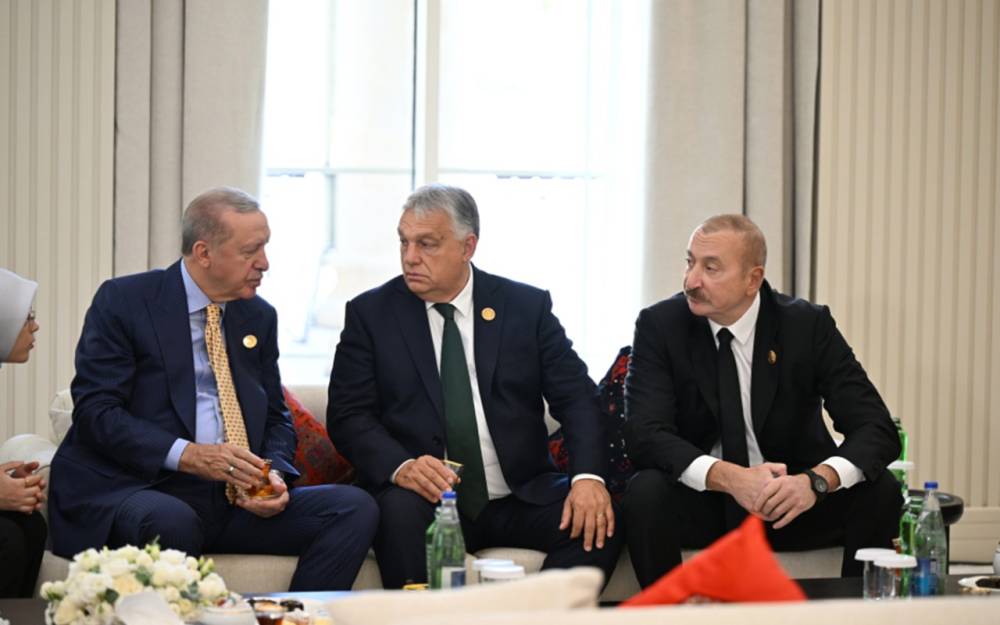 Liderlər çay süfrəsi arxasında - FOTOLAR