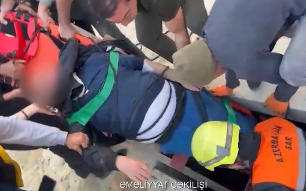 Badamdarda su anbarına düşən vətəndaş belə xilas edildi - VİDEO