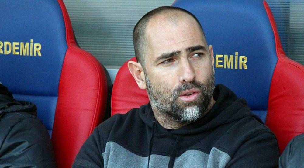 “Yuventus" baş məşqçisini istefaya göndərdi