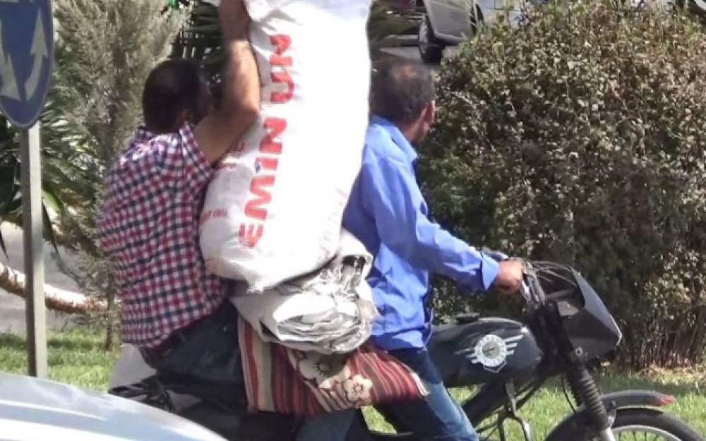 Motosiklet və mopedlə yük aparmaq qadağan edilir