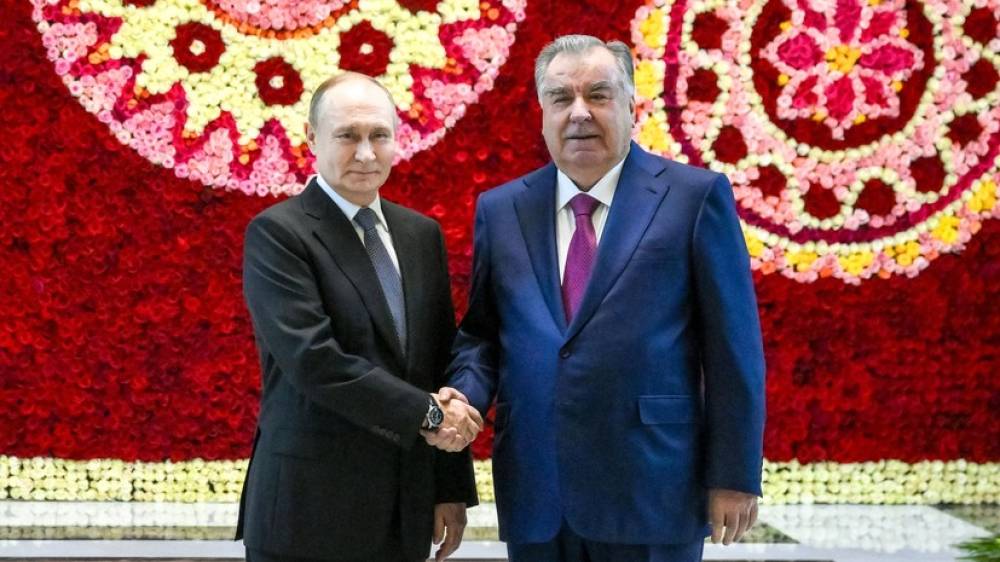 Putin Rahmona Tacikistan xalqı haqqında kitab hədiyyə edib