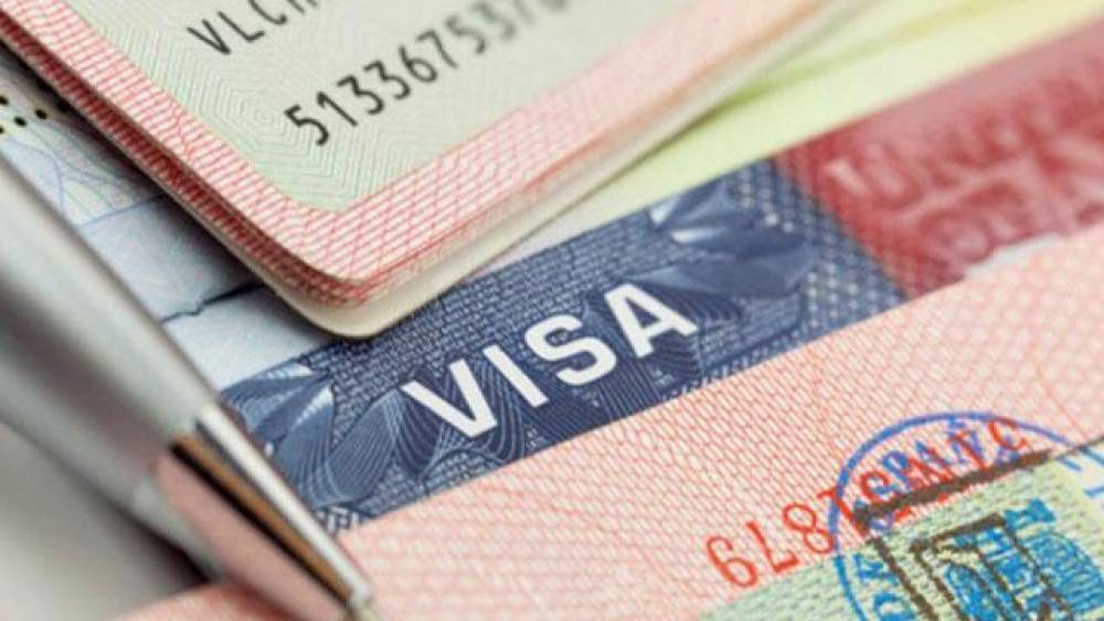 Tramp administrasiyası 300 mindən çox vizanı ləğv etdi