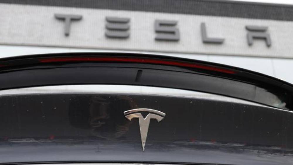 Tesla uçan avtomobilini təqdim etdi