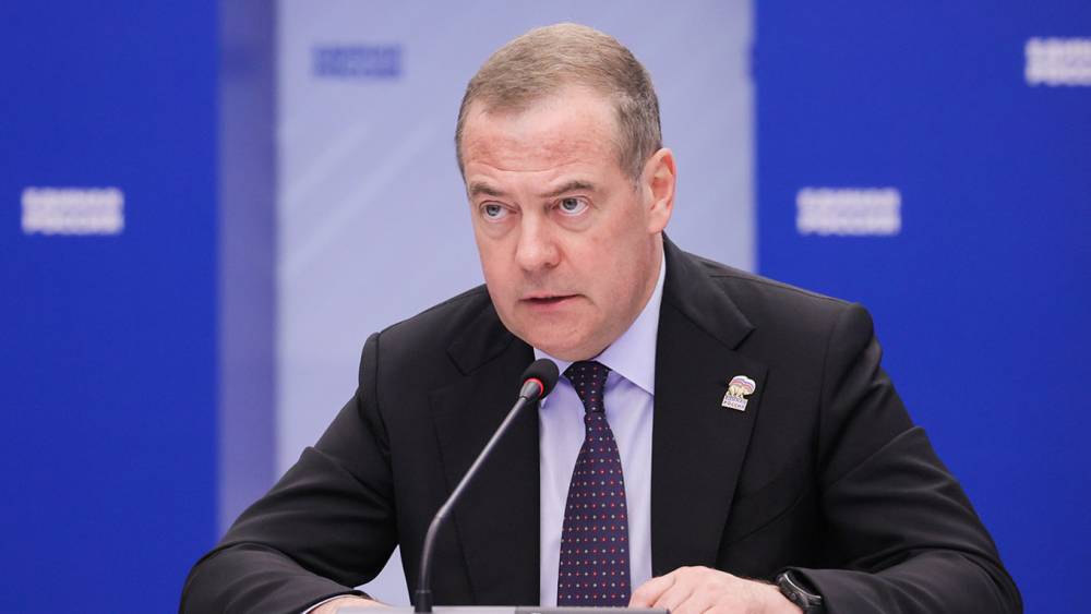 Medvedev seçki prosesindəki çətinliklərdən danışdı 