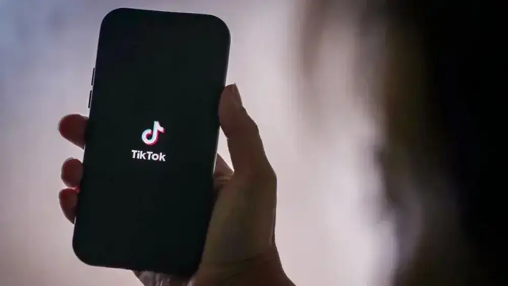 Bərdədə müəllimə "TikTok"dakı təhqirə görə cəzalandırıldı