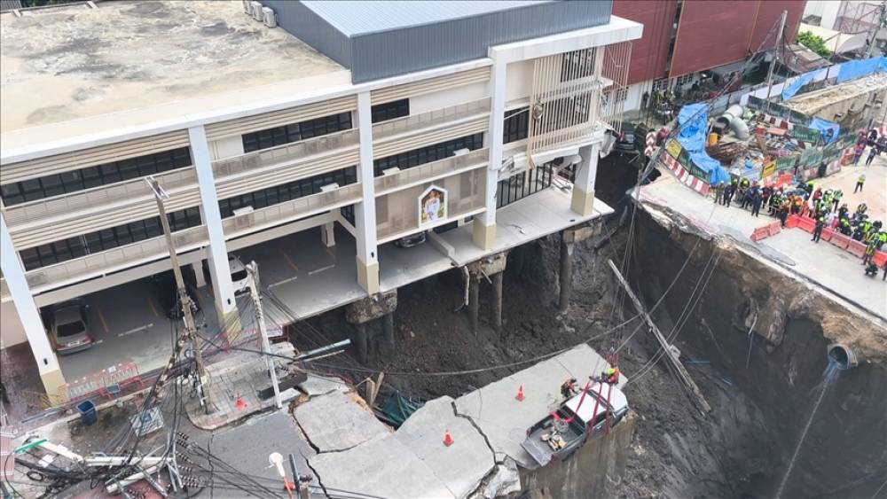 Tailandda yolun çökməsi 50 metr dərinlikdə çuxur yaratdı