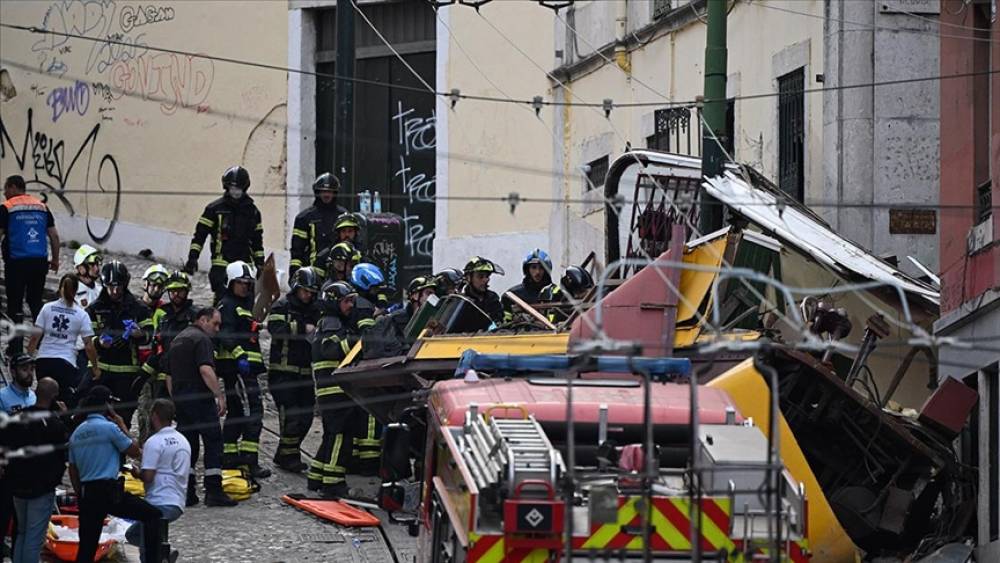 Portuqaliyada tramvayın relsdən çıxdı: Ölənlər və yaralananlar var