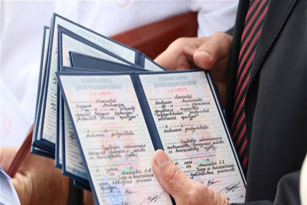 Emin Əmrullayev: Azərbaycanda qeyri-qanuni diplom almaq fərasət sayılır