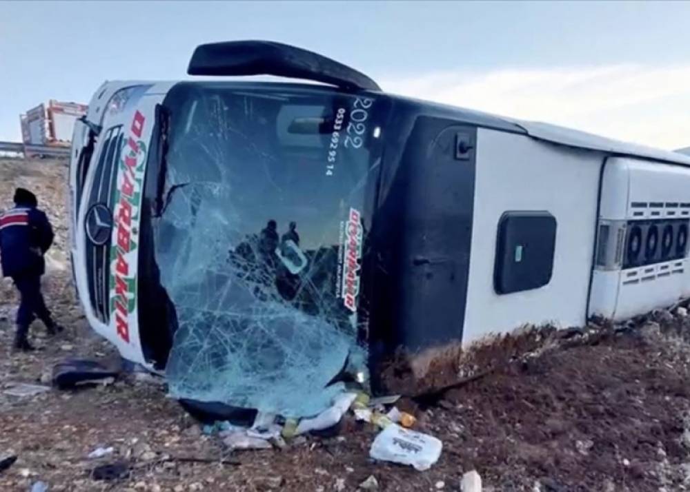 İranda avtobus qəzaya uğradı: Ölənlər və yaralananlar var