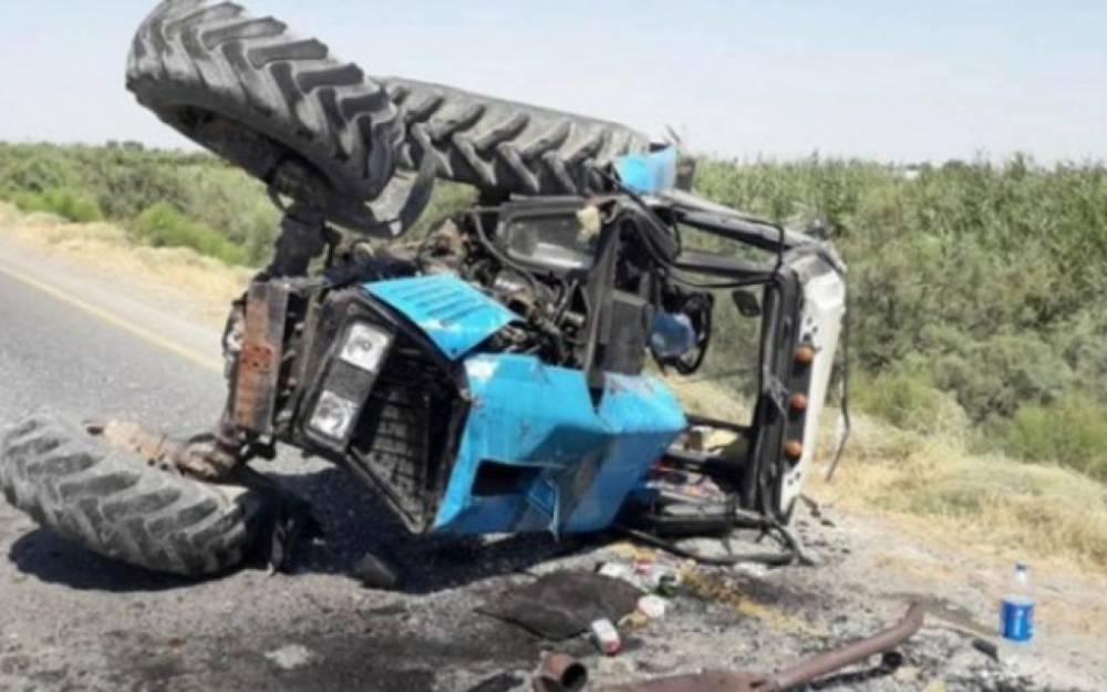 Laçında traktor dərəyə aşdı - Sürücü öldü